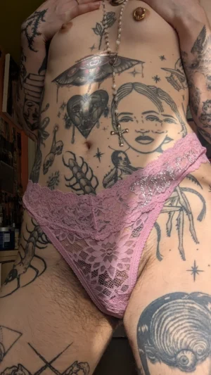 Veronica’s Pink Floral Lace Juicy Thong